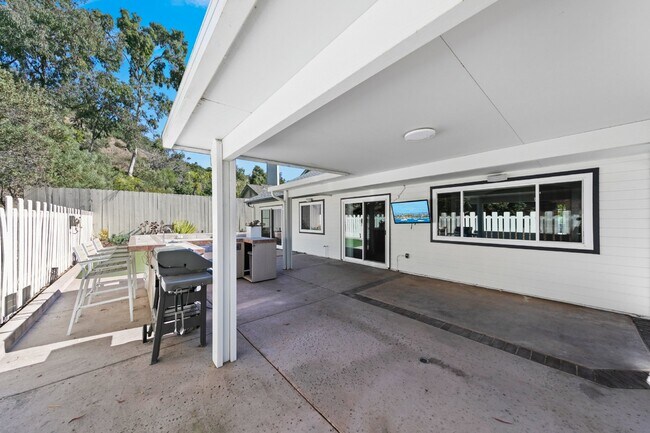 Building Photo - Modern Eco-Friendly Oasis in Central San D...