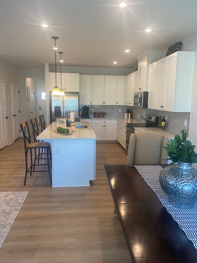 Open kitchen - 211 Pryor Dr