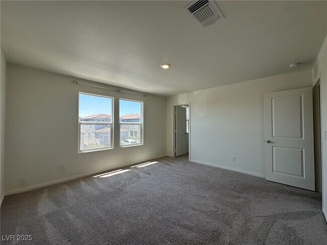 Building Photo - 6988 Sylmar Ave