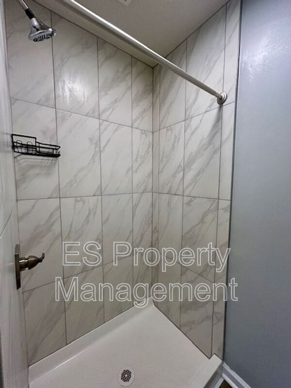 Building Photo - 838 N Temple Ave