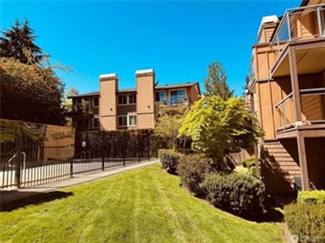 Building Photo - 2bd/1ba Kirkland Condo