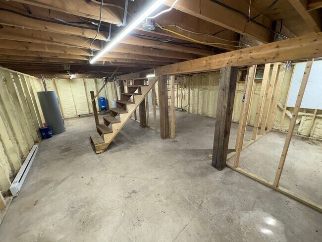 Building Photo - Charming 3 bedroom 2 bath in Porters Corner #