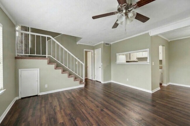 Building Photo - 810 Bellevue Rd