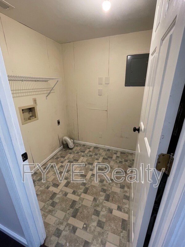 Building Photo - 944 Piney Grove Church Rd