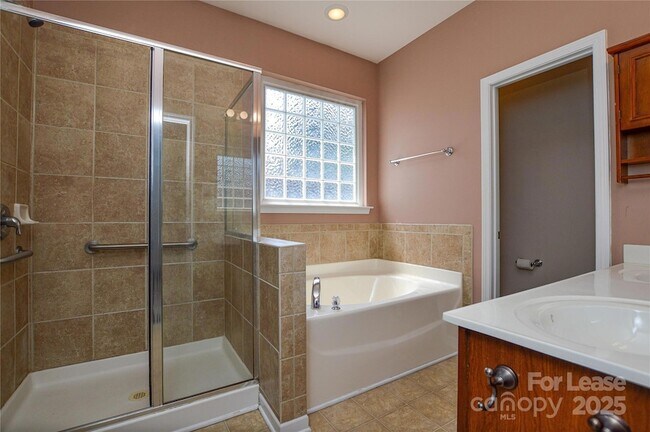 Building Photo - 1008 Millbank Dr