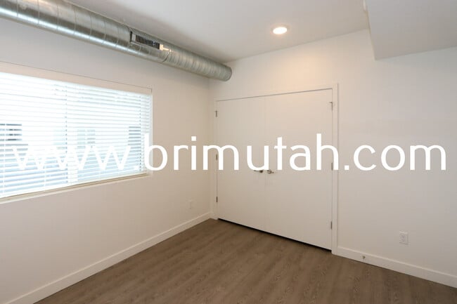 Building Photo - 945 Washington St