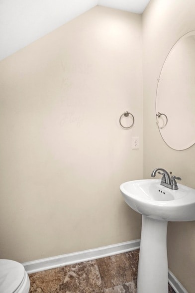 Building Photo - 1355 Macedonia Dr