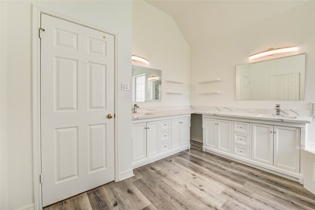 Building Photo - 8803 Memorial Creek Dr