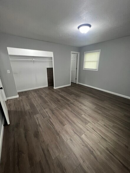 Master Bedroom - 110 Watt Ave