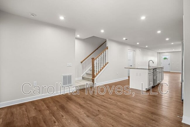 Building Photo - 124 Tassin St