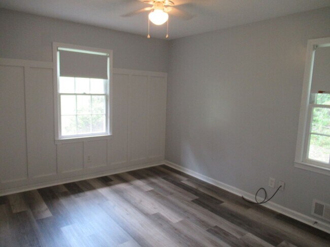 Building Photo - 55 Greenwood Ln