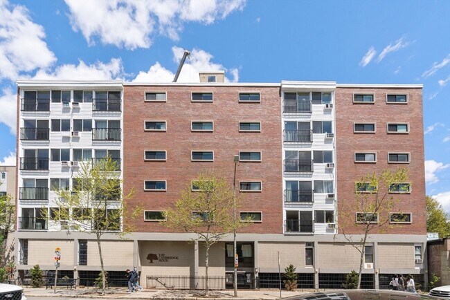 Building Photo - 1643 Cambridge St