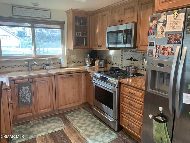 Building Photo - 204 Estrellita Ln