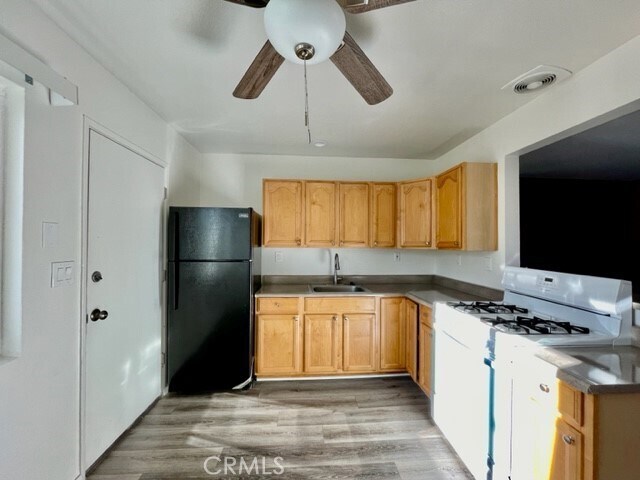 Building Photo - 45421 Sunset Ln