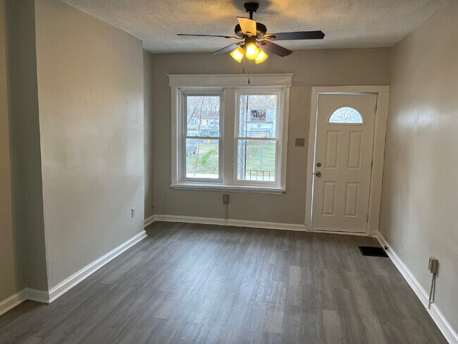 Building Photo - 20 Vine St