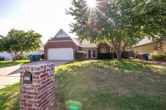 Building Photo - Charming 3 bedroom home with cozy fireplace and 2 car garage!! Price drop!
