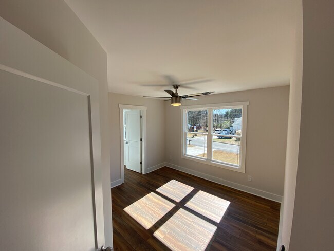 Building Photo - Room in House on Edgerton Dr
