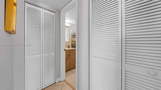 Building Photo - 415 NE 2nd St