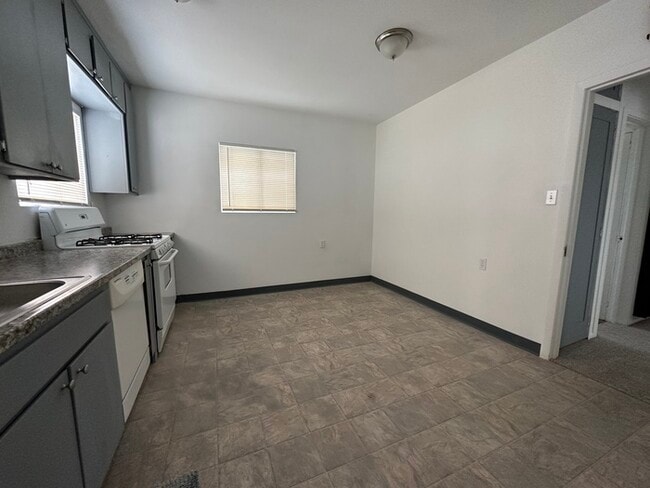Building Photo - 2 Bedroom 1 Bath House