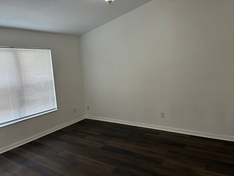 Building Photo - 1243 Charlesworth Dr