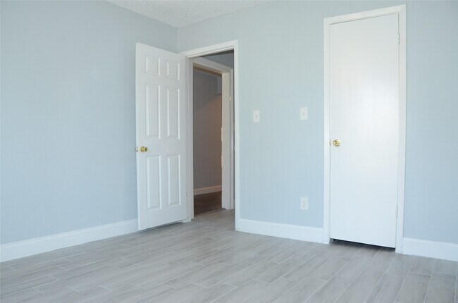 Building Photo - 6502 Briar Terrace Dr