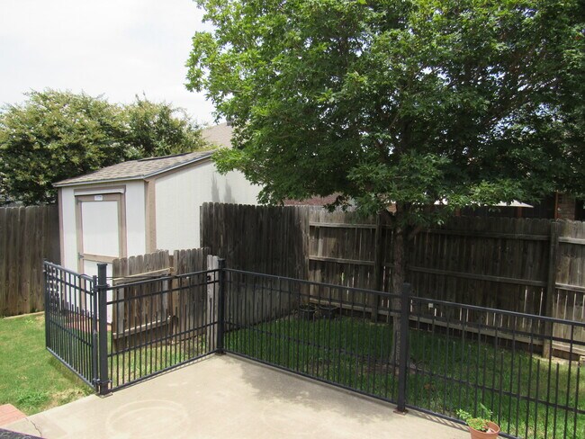 Building Photo - 10532 Braewood Dr