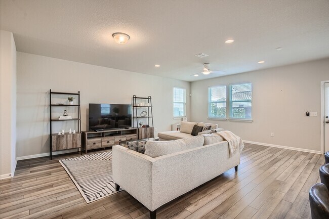 Building Photo - 9604 Dawn Pearl Dr
