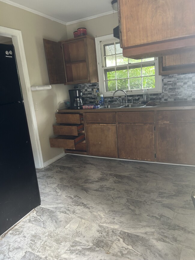 Building Photo - OnPointe Hinton Rentals (503)