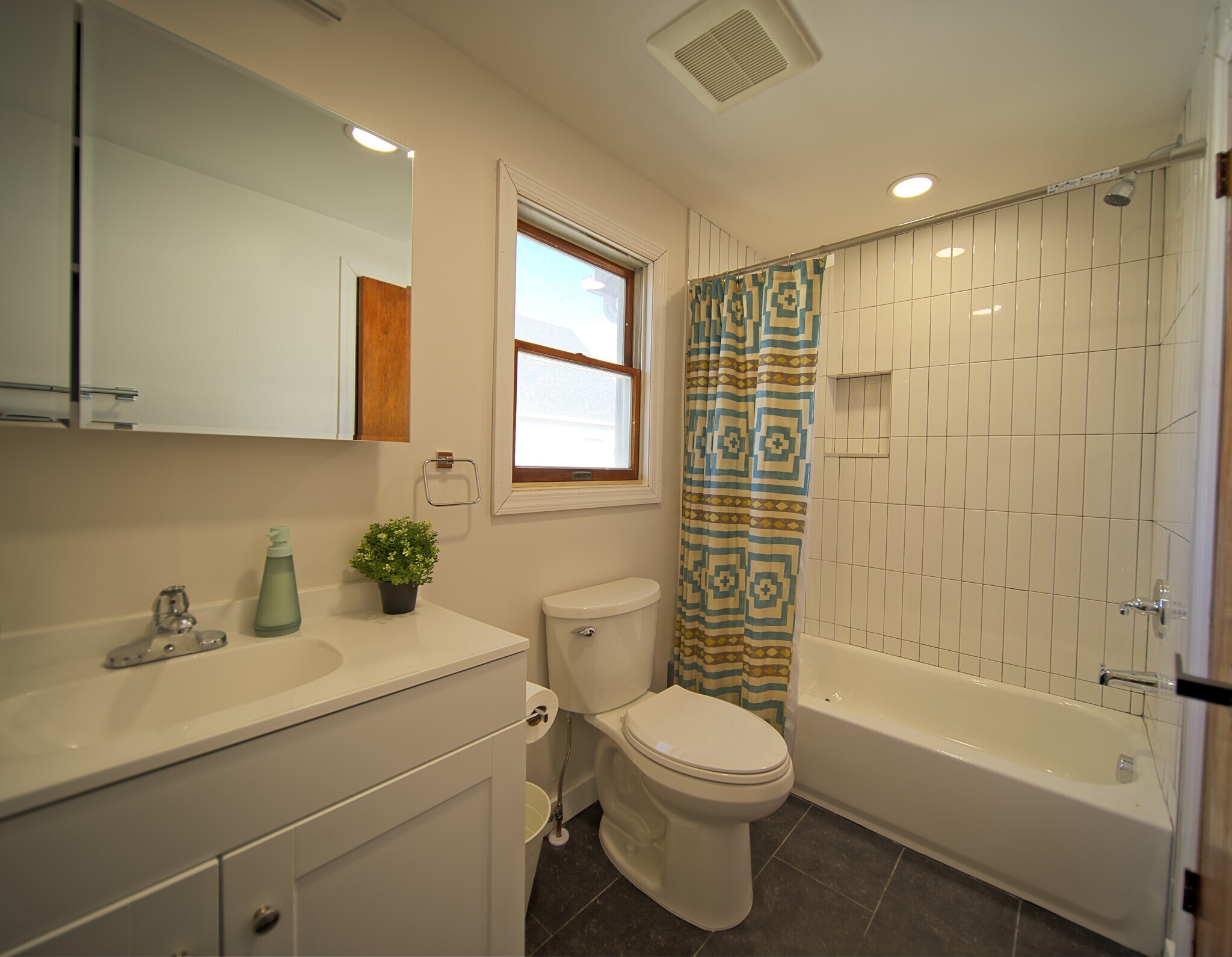 Building Photo - 457 Jackson Ave