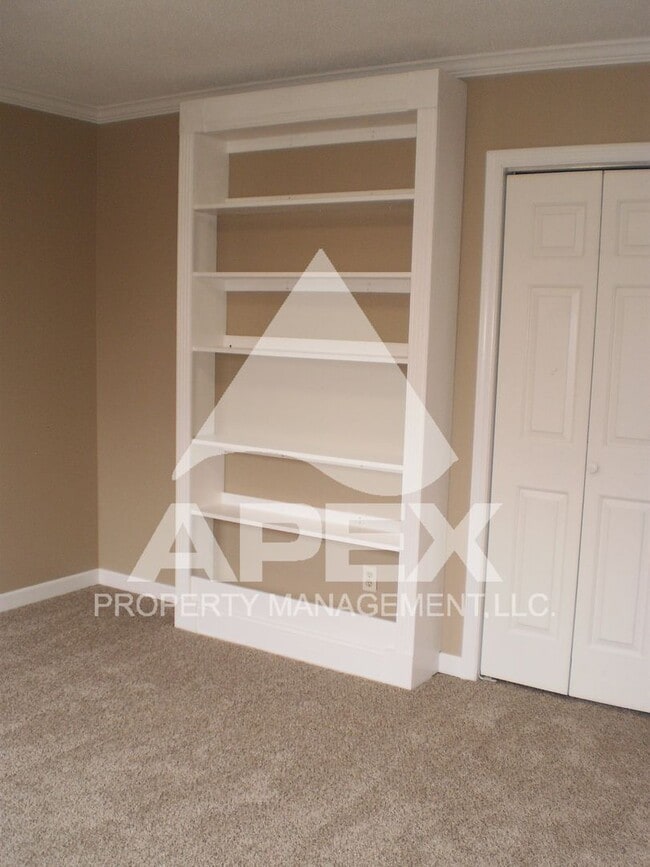 Building Photo - Spacious 3 Bd - 2.5 Ba  Cottage Style 2-St...