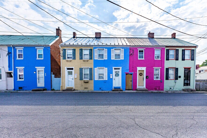 Primary Photo - 19 Degrange St