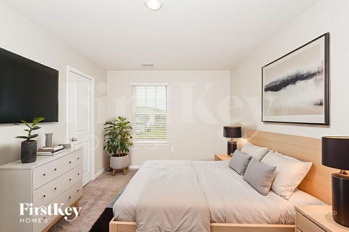 Building Photo - 6986 Rebecca Ln