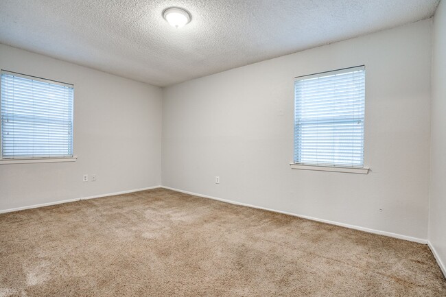 Building Photo - Easy Access To Major Highways!
