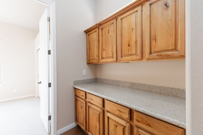 Building Photo - 4 Bedroom, 2 Bathroom Home in Timber Ridge