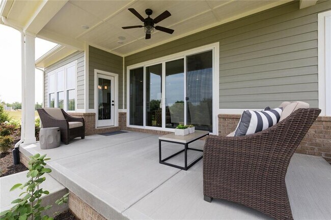 Building Photo - 3328 Pace Dr