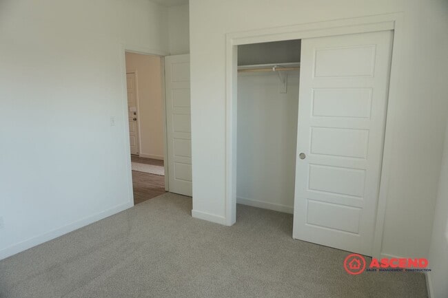 Building Photo - Beautiful 4-Bed Home in Shafter's Gossamer Grove Community – Solar Included!