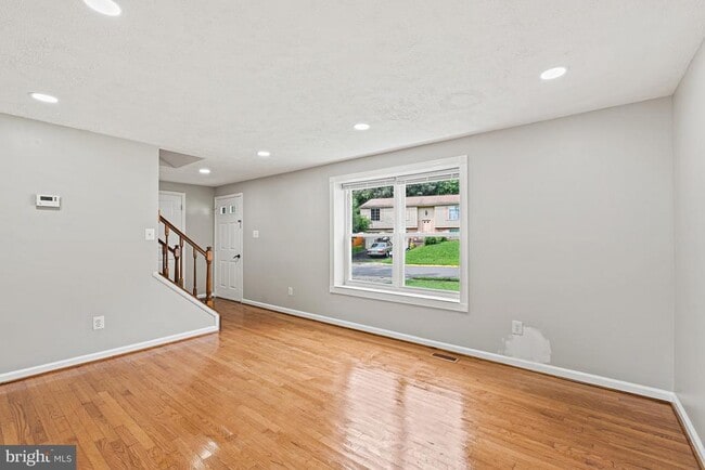 Building Photo - 9409 Mirror Pond Dr