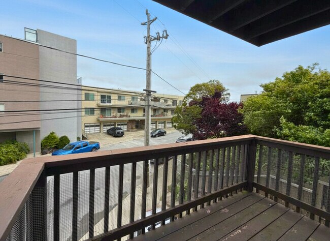 Building Photo - 85 Corwin St