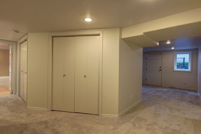 Building Photo - Charming 4 Bedrooms Madison Valley Bungalow Home