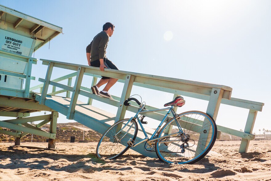 Building Photo - 3415 Edgehill Dr