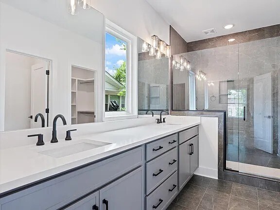 Building Photo - 2128 12th Ave N