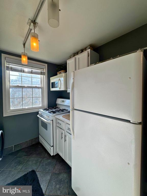 Building Photo - 4372 N Pershing Dr