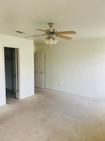 Building Photo - 306 Sumac Trail