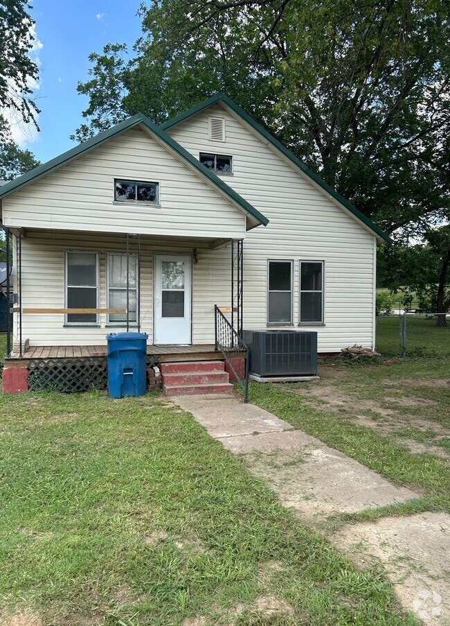 Building Photo - 104 Grace St