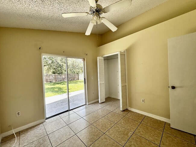 Building Photo - 9606 Chandon Dr