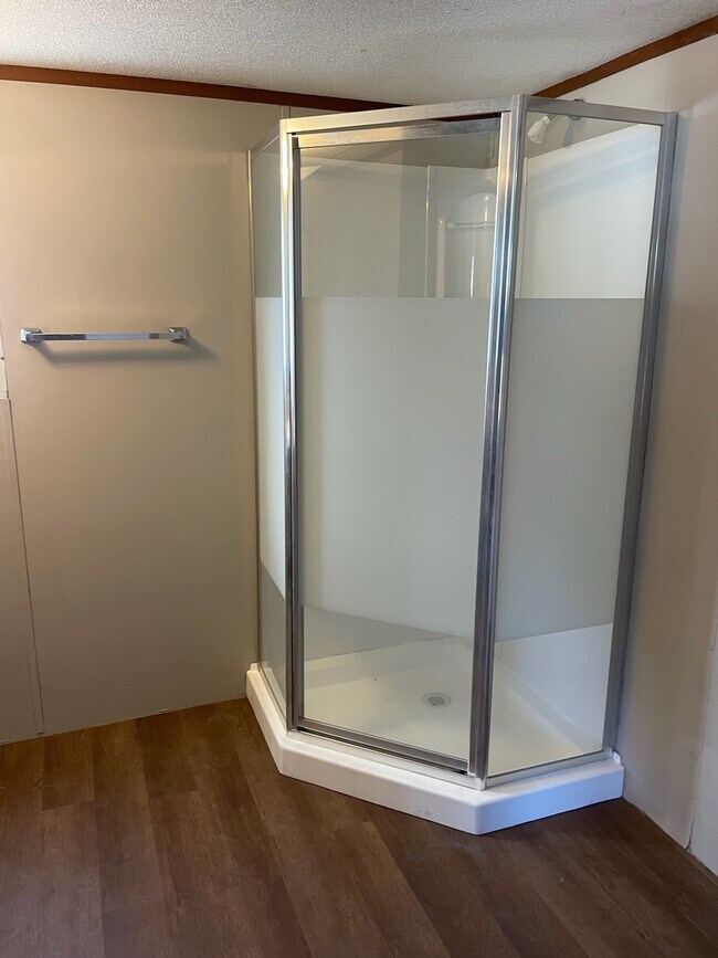 Building Photo - 10 Village Green Ct