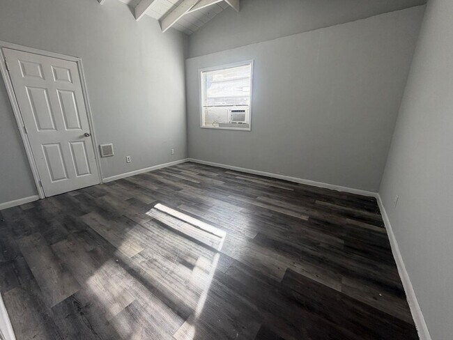 Building Photo - 2038 SW 12th Ct