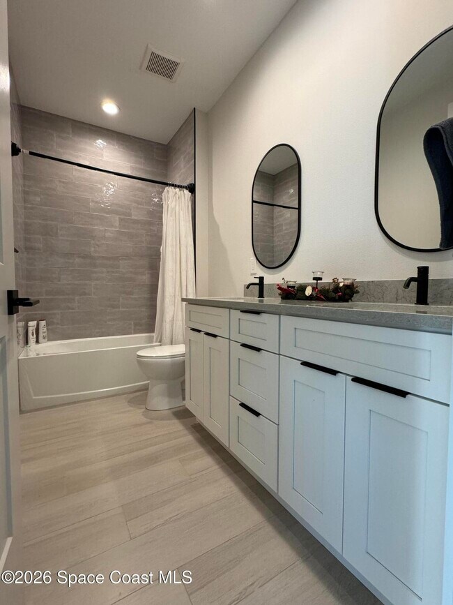 Building Photo - 223 6th Ave