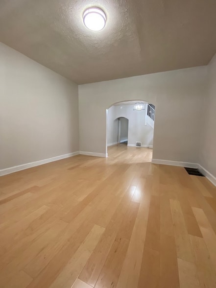 Building Photo - 2824 N Park Ave