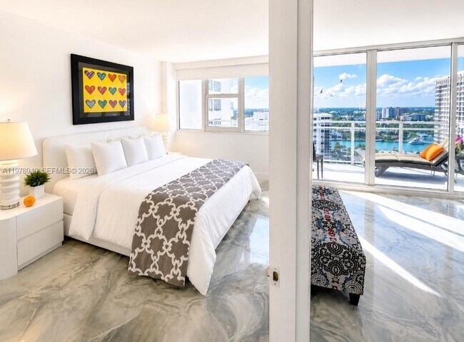 Building Photo - 2030 S Ocean Dr